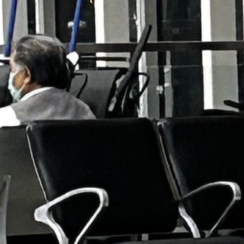 Frontier Airlines - Older Guy Refused to assist me - Airlines Near Me - Las Vegas, Nevada