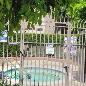Aaron Kirman Group - Compass - Private/shared Jacuzzi for each small phase gated for safety yet lush maintained landscape keyed entry for privacy - Real Estate Agents Near Me - Beverly Hills, California Aaron Kirman Group - Compass - Private/shared Jacuzzi for each small phase gated for safety yet lush maintained landscape keyed entry for privacy - Real Estate Agents Near Me - Beverly Hills, California