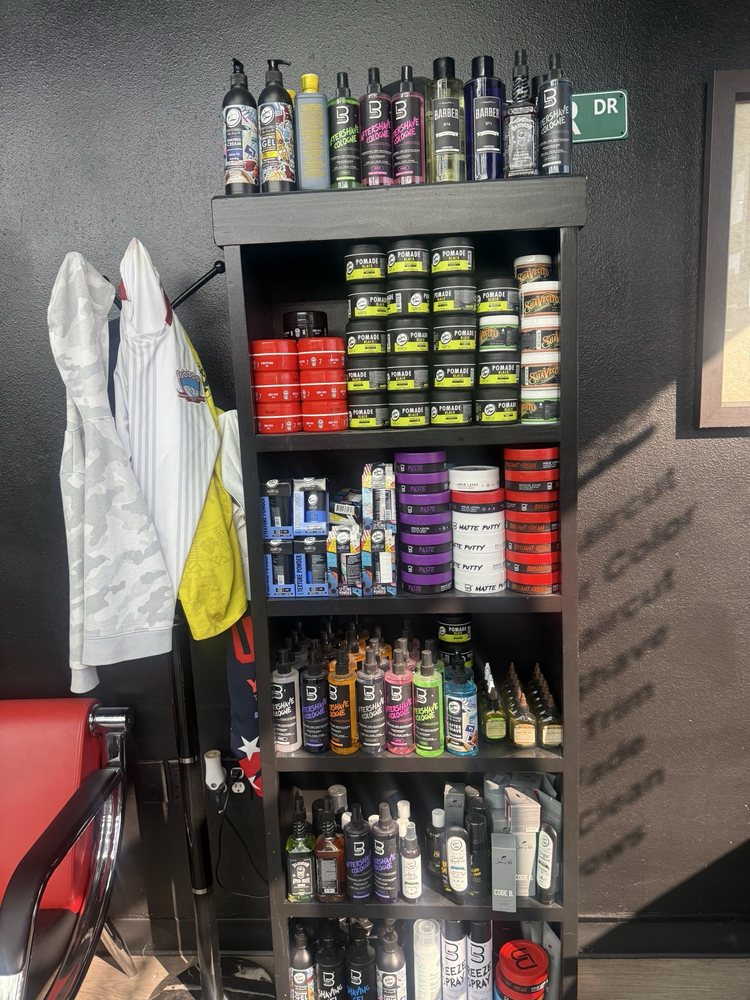 Tovi Barber Shop Logo