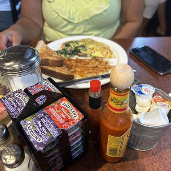 Hatch'd - Omelet & hash browns - Breakfast & Brunch Near Me - St. Louis, Missouri