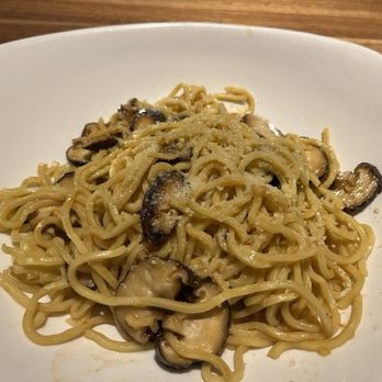 Yard House - Shiitake Garlic Noodles - New American Near Me - Concord, California