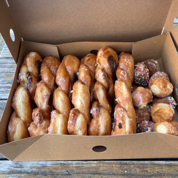 Surfin' Donuts - For the Fam - Coffee & Tea Near Me - San Clemente, California Surfin' Donuts - For the Fam - Coffee & Tea Near Me - San Clemente, California