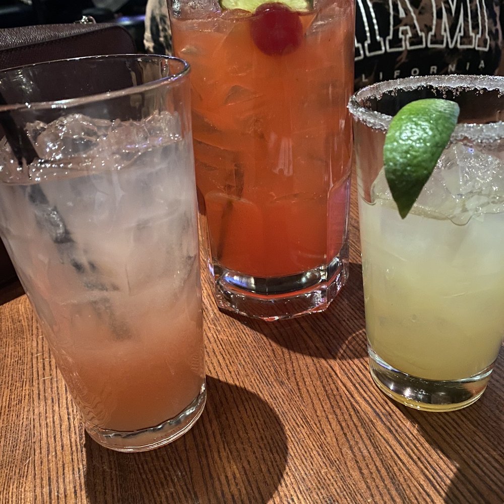 Houlihan's - Tennessee tea , mango margarita, spiked cherry limeade - Bars Near Me - Lee's Summit, Missouri Houlihan's - Tennessee tea , mango margarita, spiked cherry limeade - Bars Near Me - Lee's Summit, Missouri
