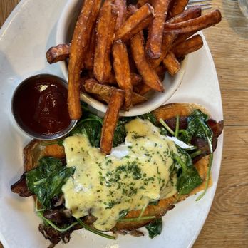 MESSHALL - Loz Feliz Benny - Breakfast & Brunch Near Me - Los Angeles, California