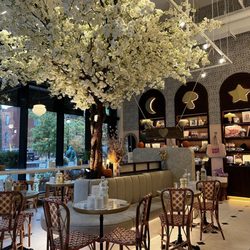 Mandy’s - The interior of Mandy's is very aesthetic and is perfect for brunch.