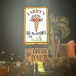 Larry's Ice Cream & Gelatos - Street signage