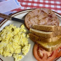 Redbarn Cafe - Eggs, ham, tomato slices, toast