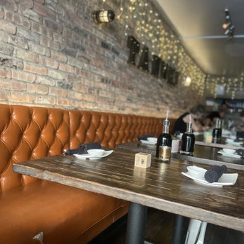 Tanuki Sushi & Grill - Dining area - Sushi Bars Near Me - Chicago, Illinois