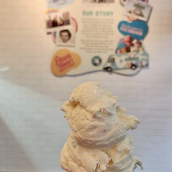 Vanderwende's - In what world is this 1 scoop? - Ice Cream & Frozen Yogurt Near Me - Philadelphia, Pennsylvania
