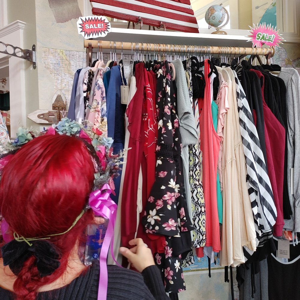 Chic Skape Coffee Boutique - Women's Clothing Near Me - Mount Angel, Oregon
