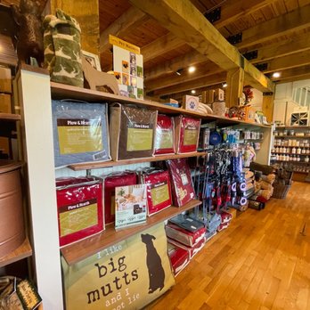 Plow & Hearth Country Store - Home & Garden Near Me - Rochelle, Virginia