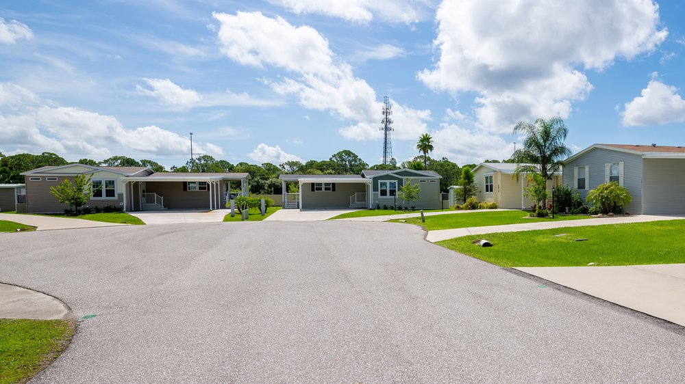 VIZCAYA LAKES Updated October 2024 3939 Hollis Ave, Port Charlotte, Florida Mobile Home