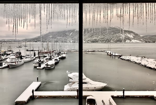 Oceanfront Suites at Cowichan Bay by null