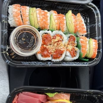 Sumo Sushi - Crunchy crab hand roll, scorpion roll, crunchy spicy tuna roll, and 15pc sashimi - Sushi Bars Near Me - Kingston, Rhode Island Sumo Sushi - Crunchy crab hand roll, scorpion roll, crunchy spicy tuna roll, and 15pc sashimi - Sushi Bars Near Me - Kingston, Rhode Island