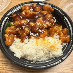 China Lin Restaurant - General tso chicken with rice