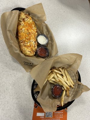 Chuck E. Cheese by null