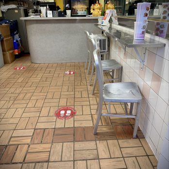 Lucky Xin Hui Cuisine - Inside seating - Chinese Near Me - Brooklyn, New York