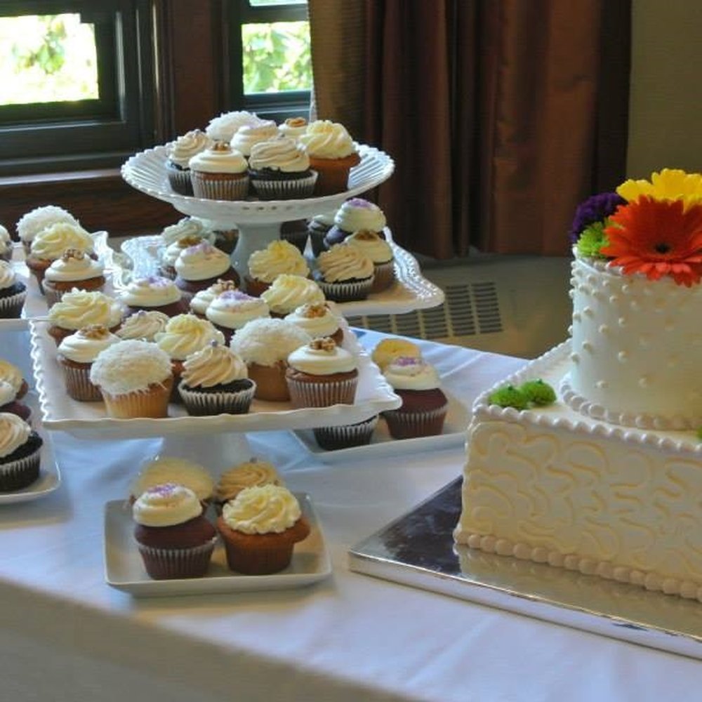 Blue Vanilla Bakery & Catering - Wedding cake with additional cupcakes - Caterers Near Me Blue Vanilla Bakery & Catering - Wedding cake with additional cupcakes - Caterers Near Me