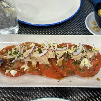 Txoko Getaria - Tomato and bonito salad, of the specials of the day menu. - Seafood Near Me - Guetaria, SS Txoko Getaria - Tomato and bonito salad, of the specials of the day menu. - Seafood Near Me - Guetaria, SS