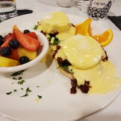 H2O Bistro - Eggs Benedict with fresh fruit.