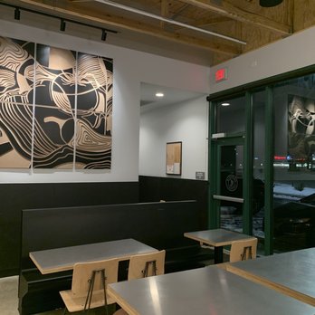 Chipotle Mexican Grill - tables and booths - Fast Food Near Me - Independence, Kentucky
