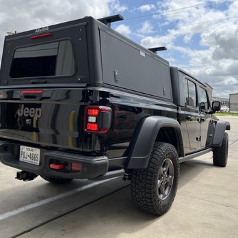 CB Adventure Supply - Jeep Gladiator with Alu-Cab Explorer Canopy - Outdoor Gear Near Me - Fort Worth, Texas