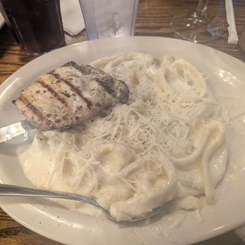 Tiffany's Food and Spirits - Chicken fettuccine Alfredo with homemade noodles - Pizza Near Me - Frankenmuth, Michigan Tiffany's Food and Spirits - Chicken fettuccine Alfredo with homemade noodles - Pizza Near Me - Frankenmuth, Michigan