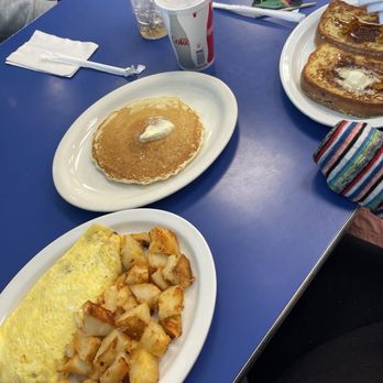 Bob & Edith's Diner - American Near Me - Arlington, Virginia Bob & Edith's Diner - American Near Me - Arlington, Virginia