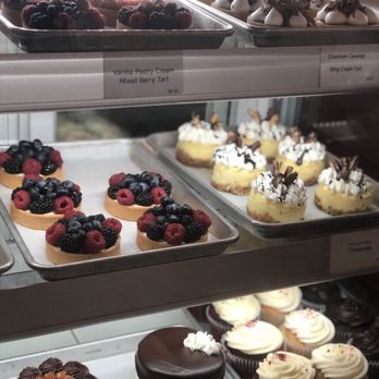 Izzio Bakery - Delicious cupcakes and sweet treats - Bakeries Near Me - Denver, Colorado