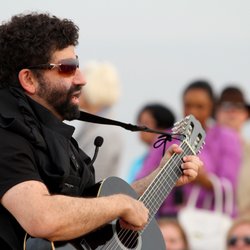 Coral Travel & Tours - Rabbi Jonathan Cahn, leading his mega Israel tour group in worshiping the Lord on the shores of the Mediterranean Sea.