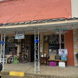 C&S Antiques and Treasures - Cute shop