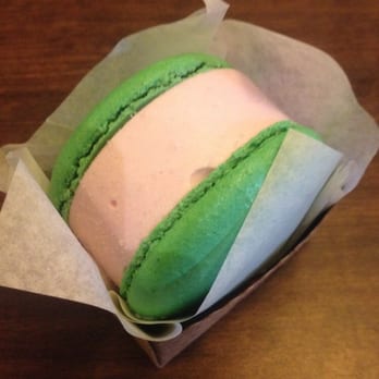Boiling Point - Green tea macaron with strawberry ice cream - Taiwanese Near Me - Irvine, California Boiling Point - Green tea macaron with strawberry ice cream - Taiwanese Near Me - Irvine, California