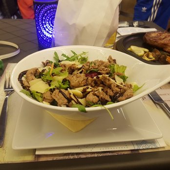 Theatro - Straccetti di manzo con insalata - Steakhouses Near Me