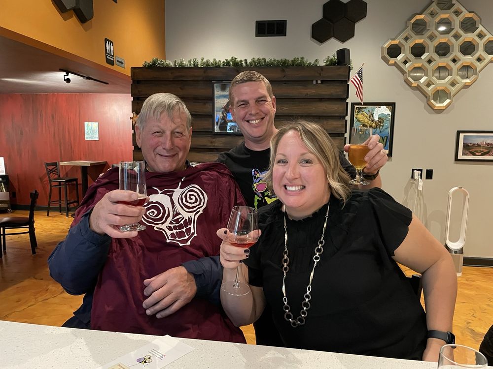 Manic Meadery Logo