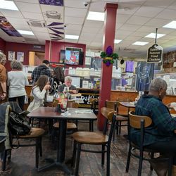 Li'l Dizzy's Cafe - Restaurant has a fun ambiance!
