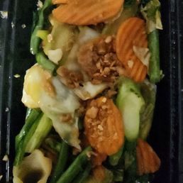 Mixed veggies in garlic sauce. No broccoli. :( Mixed veggies in garlic sauce. No broccoli. :(