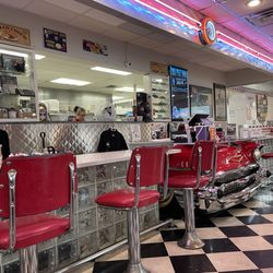 Mary's Diner - Geneva - Eat at counter