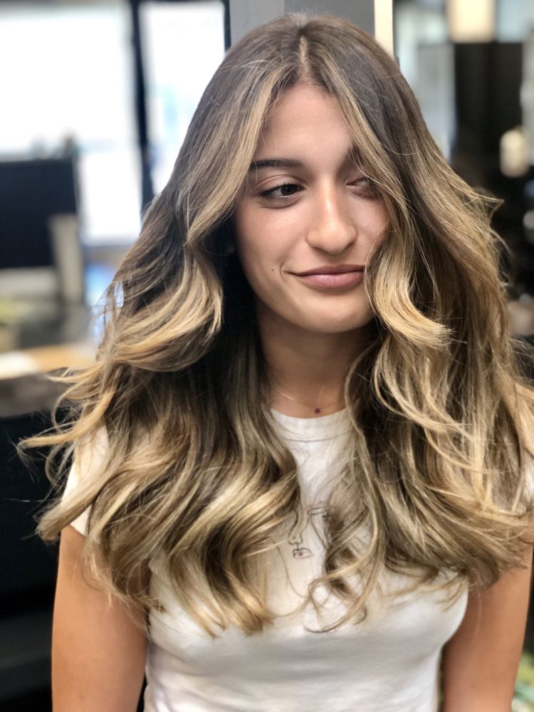 Painted Hair Peumi Logo