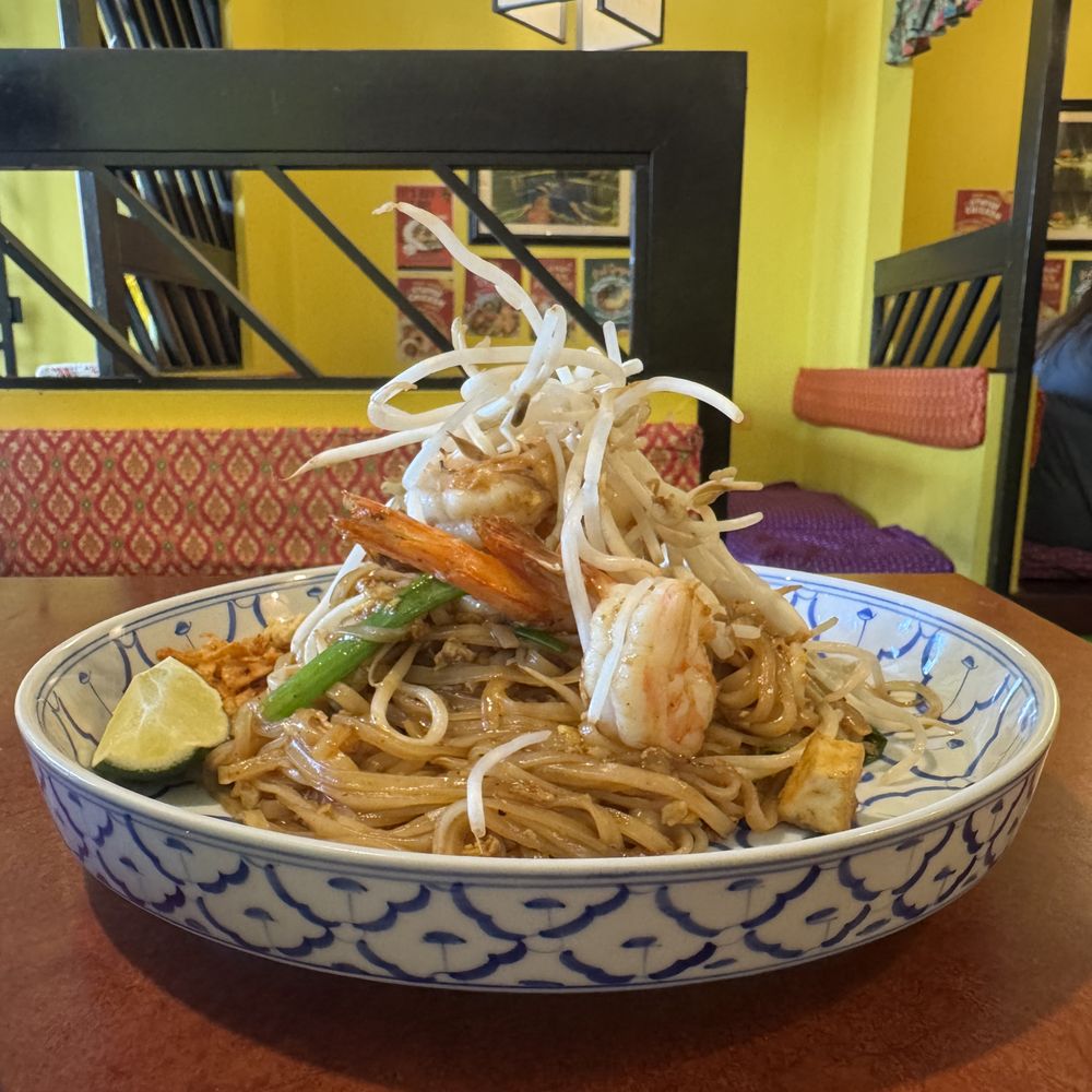 Talay Thai Restaurant - Pad Thai with prawns - Thai Near Me - Vancouver, British Columbia