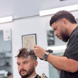 Louie's Haircut & Shave Shop - Daz the barber
