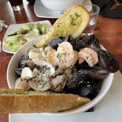 Nonnas Italian Kitchen - Seafood Pasta