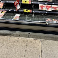 Smith's - Empty shelves on a mid Monday morning