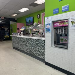 sweetFrog - Inside