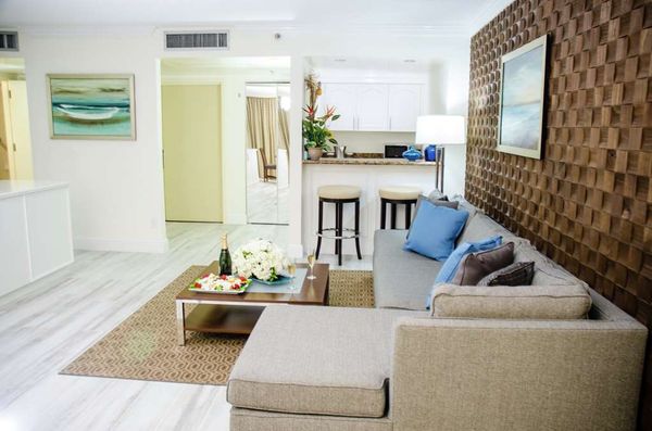 Hilton Palm Beach PBI by null