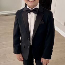 Kravat Menswear and Tuxedo Rental - Suits