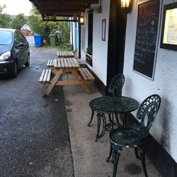 Argyll Hotel Pub - Outside seating area