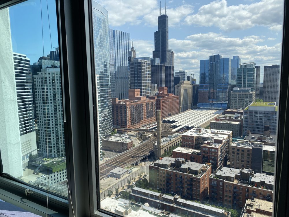 PROSPECT EQUITIES Updated August 2024 21 Photos 400 N Michigan