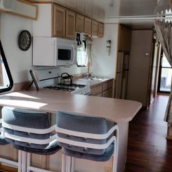 WV Houseboat Vacations - Breakfast Bar