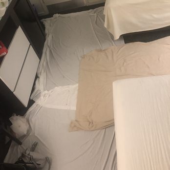 Kings Inn San Diego - Had to cover the floor with bed sheets cause it was that filthy - San Diego, CA