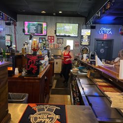 Sidelines Sports Bar & Grill - Stopped for a drink with my honey.